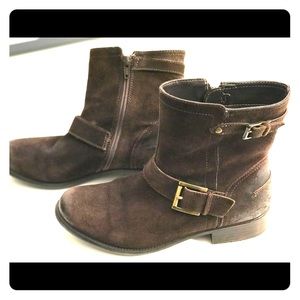 Women’s size 7 brown leather Clarks boots